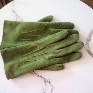 Merona Vintage green suede ladies elegant gloves